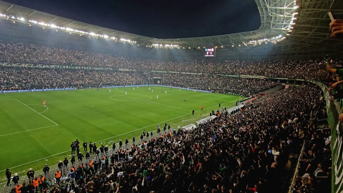 Kocaelispor 3-1 Sakaryaspor | Tribün Görüntüleri (35 Bin kişilik muhteşem atmosfer) 1 Nisan 2025 | Emrah Özşahin
